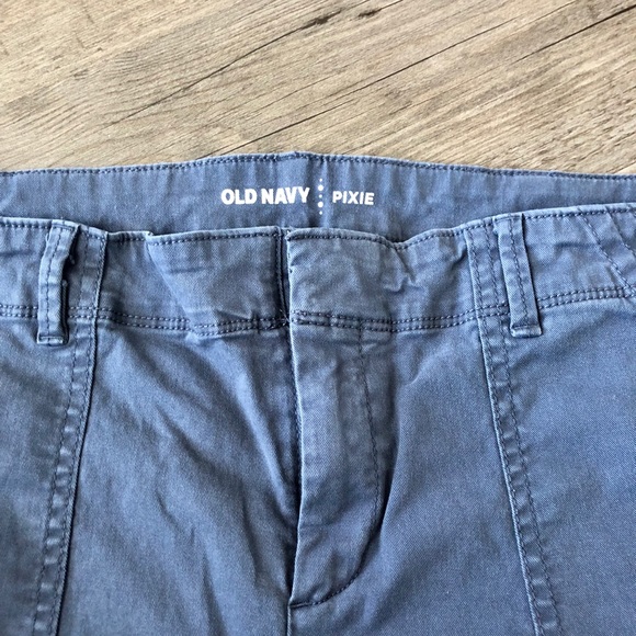 Capris pants - Picture 2 of 2